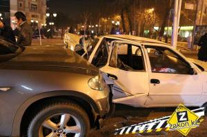 Пьяный водитель BMW X5 "собрал" автомобили на светофоре 