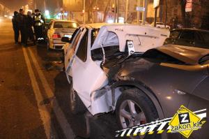 Пьяный водитель BMW X5 "собрал" автомобили на светофоре 