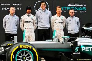 Презентации новых машин: Mercedes-Benz F1 W07 Hybrid