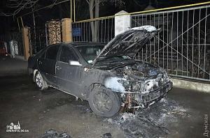 В Одессе неизвестные сожгли автомобиль священника Московского патриархата