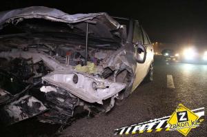 В Алматы водитель Toyota Camry снес разделительное ограждение