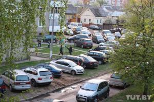 Въезд на личном автомобиле в минские дворы могут сделать платным: жителям - дешевле, гостям - дороже