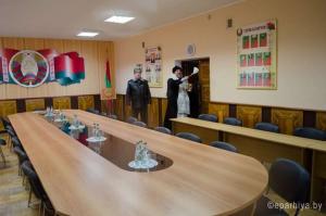 В Гомеле епископ освятил гаишников, машины ДПС и эвакуатор