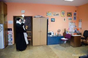 В Гомеле епископ освятил гаишников, машины ДПС и эвакуатор