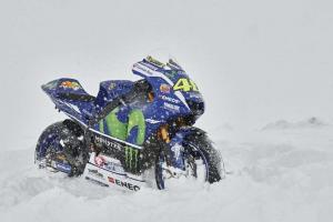 2016 Yamaha YZR-M1 MotoGP в горах Монблан 