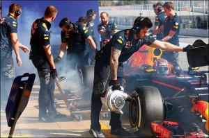 Проблемы с воздуховодом тормозов помешали Red Bull