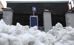 В Москве автомобиль упал с четвертого этажа парковки