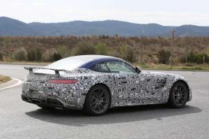 Шпионские снимки Mercedes-AMG GT R 2017 года 