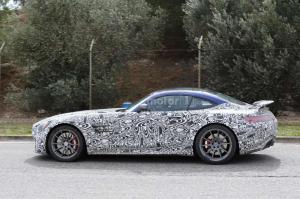 Шпионские снимки Mercedes-AMG GT R 2017 года 