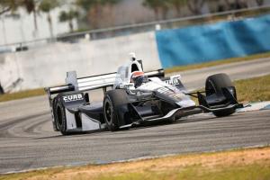 Росси: Машина IndyCar радует прижимной силой