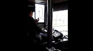 Видео дня: что делают за рулём водители автобусов в Казахстане