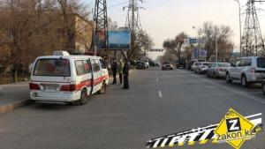 В Алматы в результате ДТП карета скорой помощи опрокинулась на бок