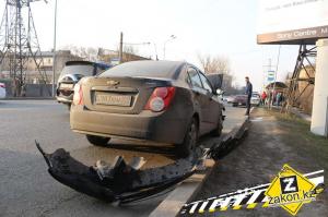 В Алматы в результате ДТП карета скорой помощи опрокинулась на бок