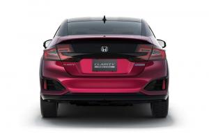 Honda запустила продажи водородного седана Clarity в Японии