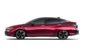 Honda запустила продажи водородного седана Clarity в Японии