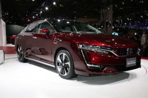 Honda запустила продажи водородного седана Clarity в Японии