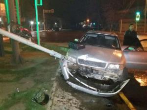 В Шымкенте мужчина попал в ДТП на угнанной Audi