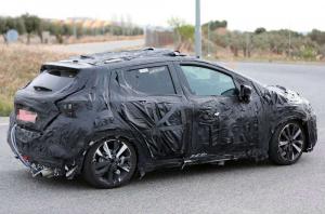 Новое поколение Nissan Micra впервые замечено на тестах