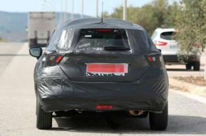 Новое поколение Nissan Micra впервые замечено на тестах