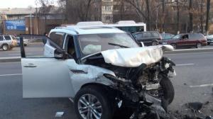 Лобовое столкновение двух авто произошло в Алматы 