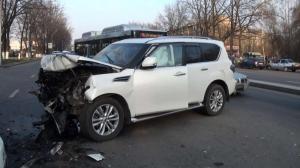 Лобовое столкновение двух авто произошло в Алматы 