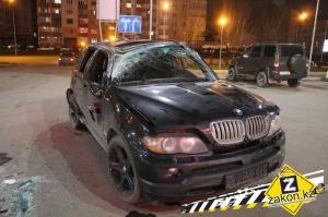 В Алматы на автопарковке с разрешенной скоростью 5 км/ч перевернулся BMW