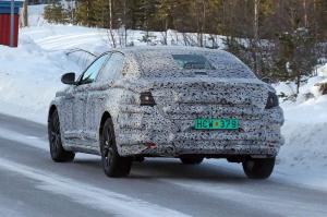 Шпионские снимки Renault Laguna 2016 года 