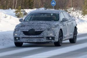Шпионские снимки Renault Laguna 2016 года 