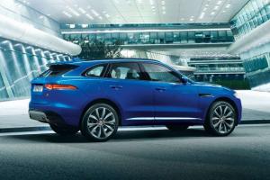 Jaguar F-Pace засмотрелся на звезды — дороже Мерседеса! 