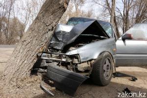 В Алматы предполагаемый угонщик авто попал в ДТП и скрылся с места происшествия