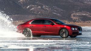 Bentley Flying Spur установил рекорд средней скорости на льду