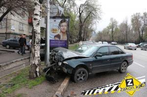 В Алматы водители двух "немцев" не поняли друг друга 