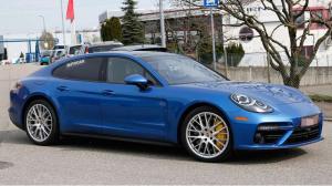 Новый Porsche Panamera сфотографировали без камуфляжа
