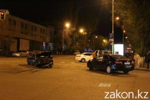 В Алматы на Богенбай батыра столкнулись Audi и Toyota