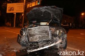 В Алматы на Богенбай батыра столкнулись Audi и Toyota 