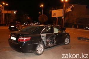 В Алматы на Богенбай батыра столкнулись Audi и Toyota 