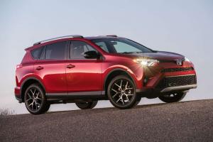Toyota отзывает новые машины из-за риска потери управляемости