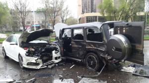Mercedes-Benz G-Class вылетел на встречную полосу и врезался в Audi в Алматы