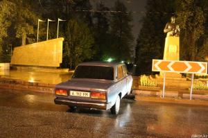 Пьяный водитель ВАЗа чуть не влетел в парк 