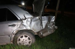 В поселке Кок-Кайнар в результате ДТП Mercedes развалился на части 