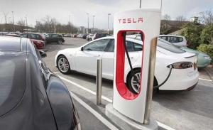 Tesla Motors планирует открыть в России электрозаправки в 2016 году