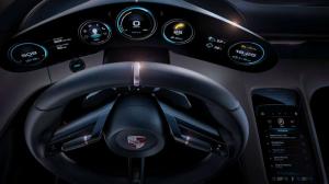 Tesla наняла создателя интерьера электросуперкара Porsche