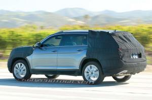 В США сфотографировали новый большой кроссовер Volkswagen 
