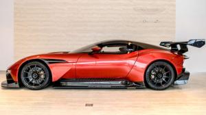 Часть суперкаров Aston Martin Vulcan сделают дорожными