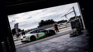 Крис Харрис за рулем Bentley Continental GT3 