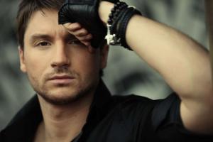 У Сергея Лазарева перед концертом эвакуировали машину с костюмами и не сказали, где штрафстоянка