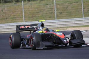 Формула V8 3.5: Свою первую победу одержал Чекотто