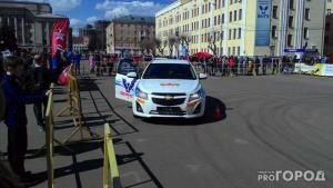 В Кирове на ралли автомобиль въехал в толпу зрителей
