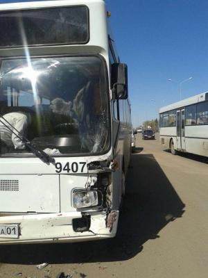 В Астане автобус столкнулся с внедорожником 