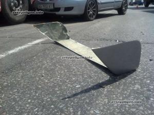 ДТП в Киеве: на Братиславской Mitsubishi разорвало об грузовик 